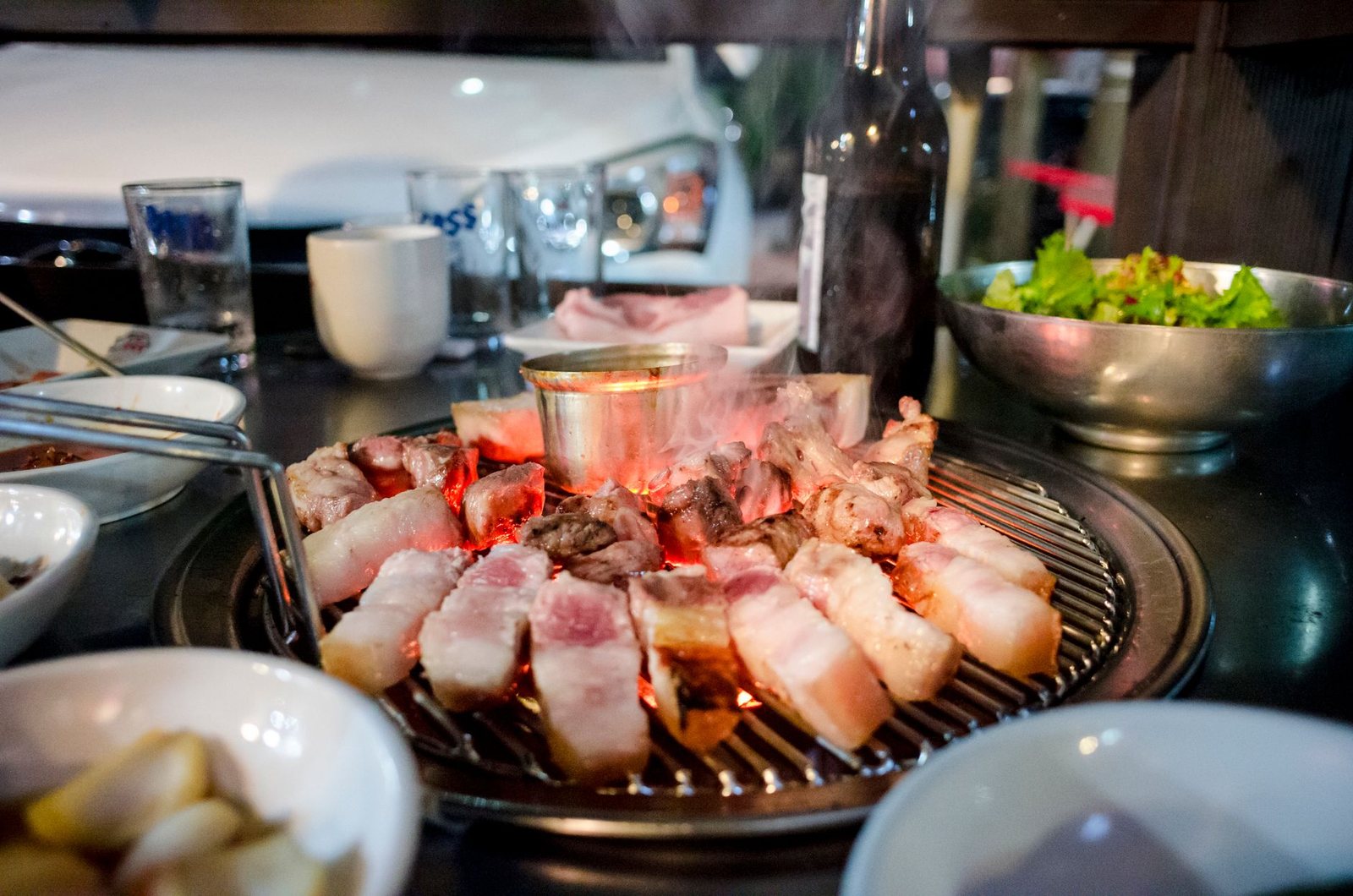 Pinzas, tijeras y lechuga: las reglas no escritas del BBQ coreano
